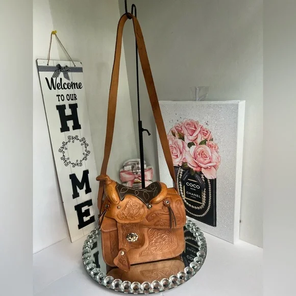 SADDLE vintage Handmade, Artisan Hand Tooled Mexican Leather Shoulder Bag - Picture 8 of 15